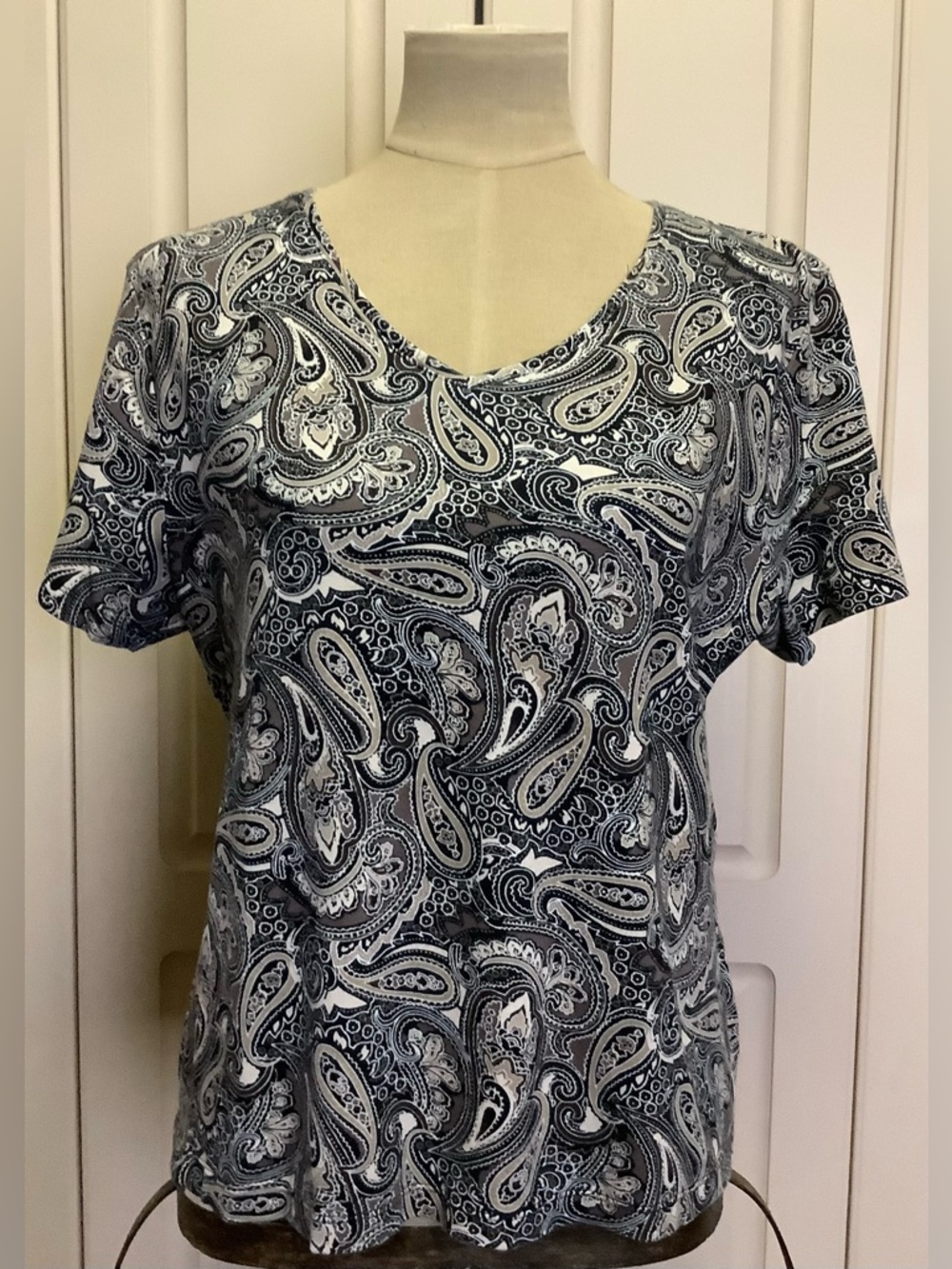 Karen Scott Shirt Top-Black Brown Taupe Paisley-V-Neck-Short Sleeve-Cotton-Large